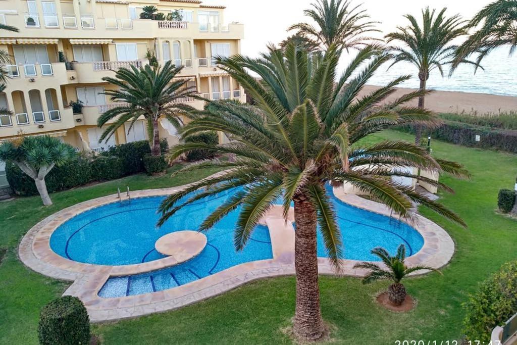 Estupendo Apartamento En Primera Linea De Playa Y Con Vistas Al Mar Denia Exterior photo