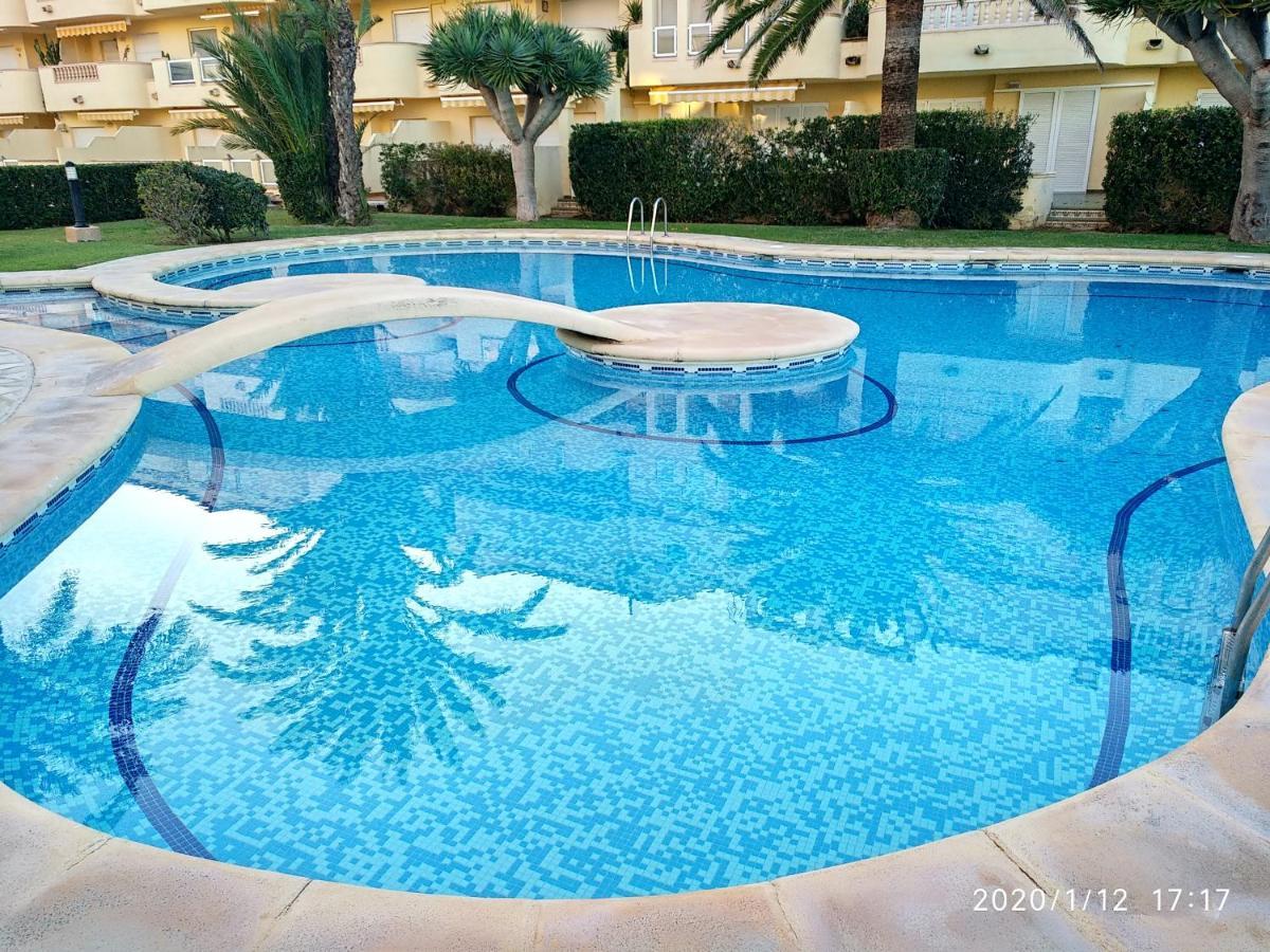 Estupendo Apartamento En Primera Linea De Playa Y Con Vistas Al Mar Denia Exterior photo