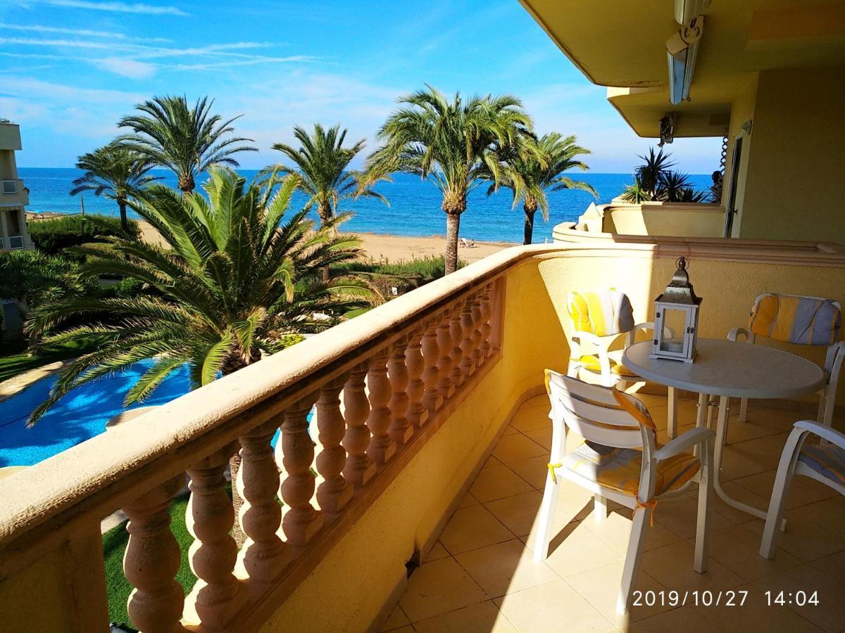 Estupendo Apartamento En Primera Linea De Playa Y Con Vistas Al Mar Denia Exterior photo