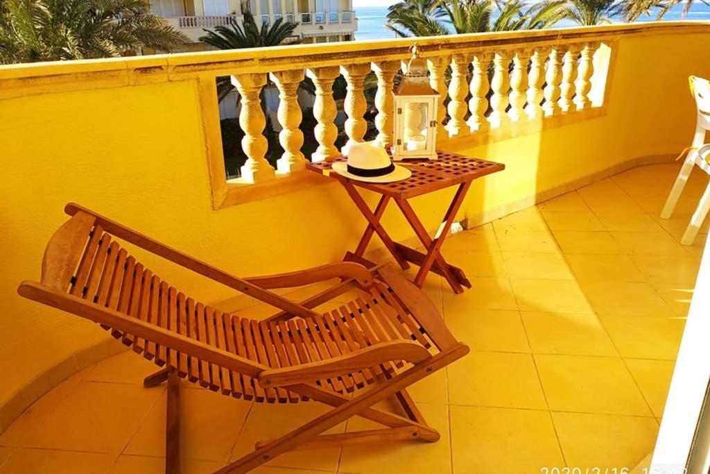 Estupendo Apartamento En Primera Linea De Playa Y Con Vistas Al Mar Denia Exterior photo
