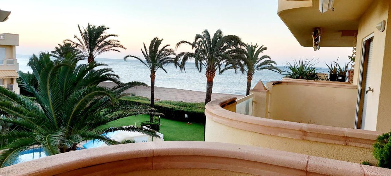 Estupendo Apartamento En Primera Linea De Playa Y Con Vistas Al Mar Denia Exterior photo