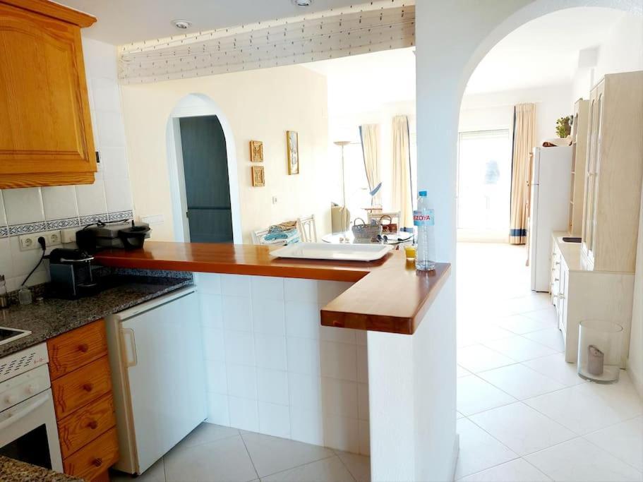 Estupendo Apartamento En Primera Linea De Playa Y Con Vistas Al Mar Denia Exterior photo