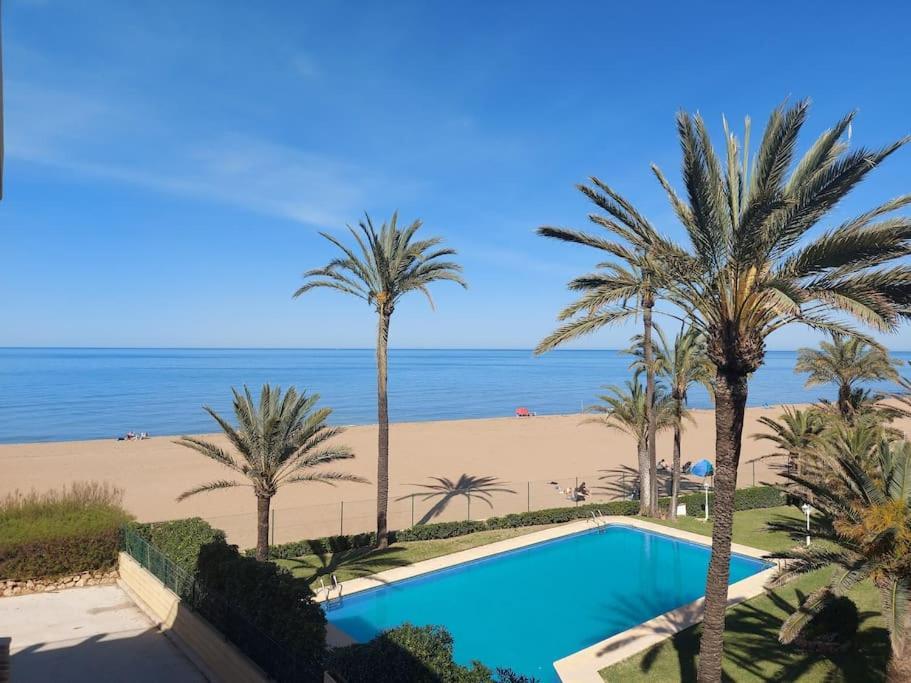 Estupendo Apartamento En Primera Linea De Playa Y Con Vistas Al Mar Denia Exterior photo