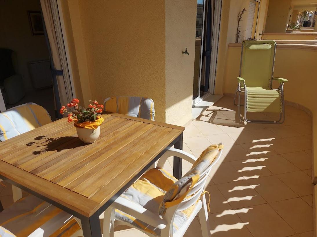 Estupendo Apartamento En Primera Linea De Playa Y Con Vistas Al Mar Denia Exterior photo